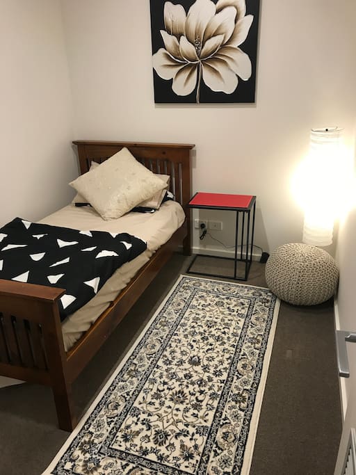 Single Room pic 2