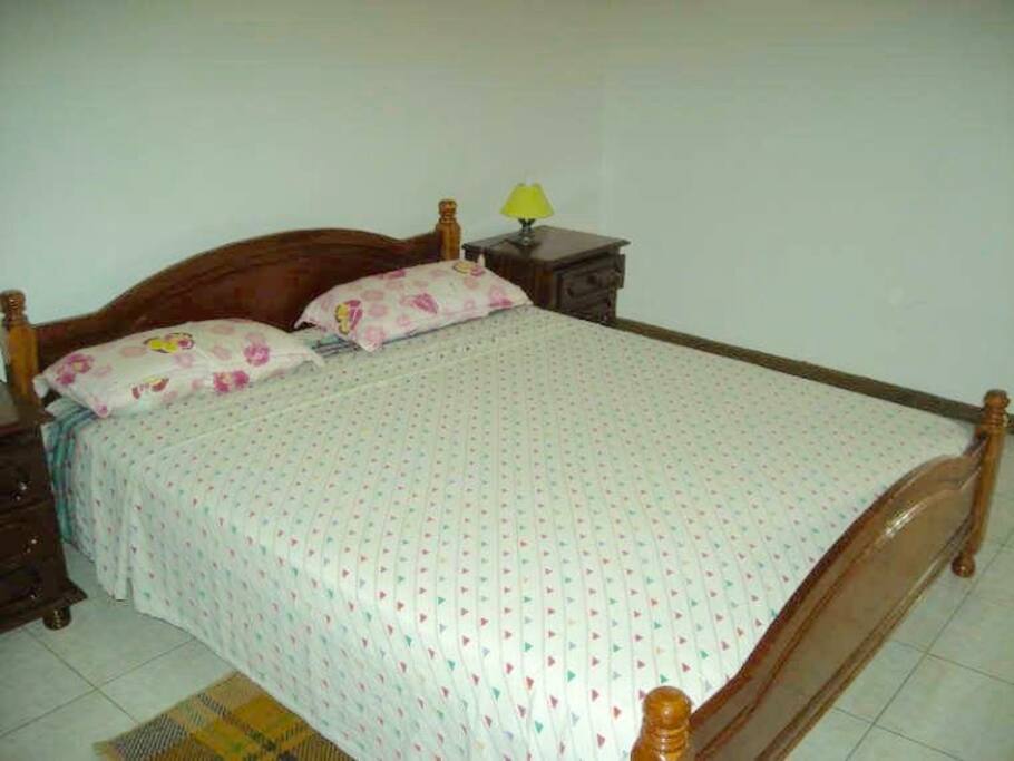 Enjoy a night's rest after a day's journey (desfrute de uma noite de descanso depois de uma dia de viagem).