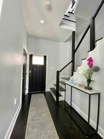 Luxury 4 bed Boston home near beach w/roof deck gallery image 4