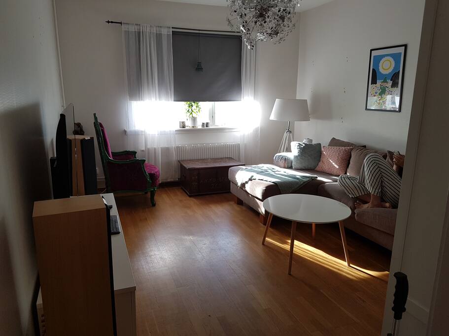 endast soffa och soffbord på plats