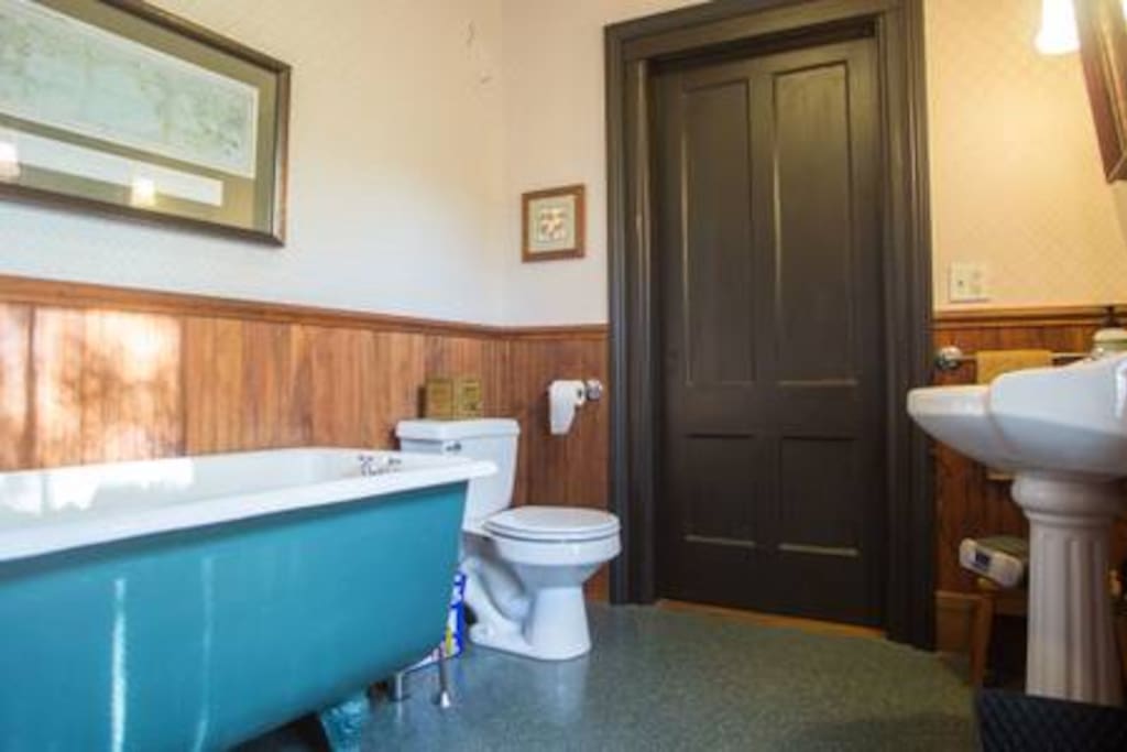 2nd floor Bathroom