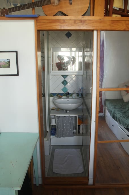 Salle de bain + toilettes