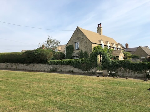 Eve Cottage, Witney , ideal for the Cotswolds