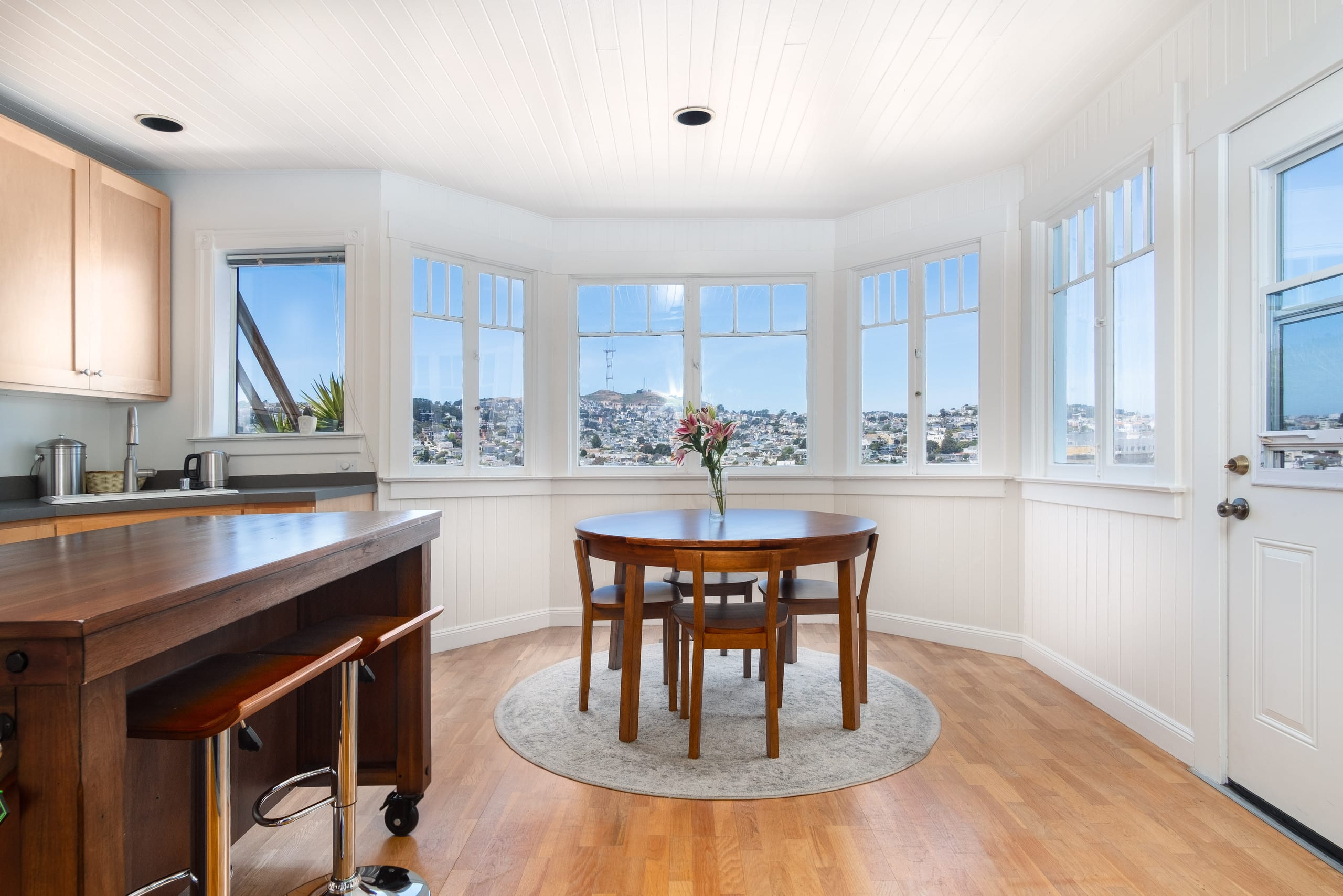 Home in San Francisco · ★4.99 · 3 bedrooms · 3 beds · 1 bath - Image 8