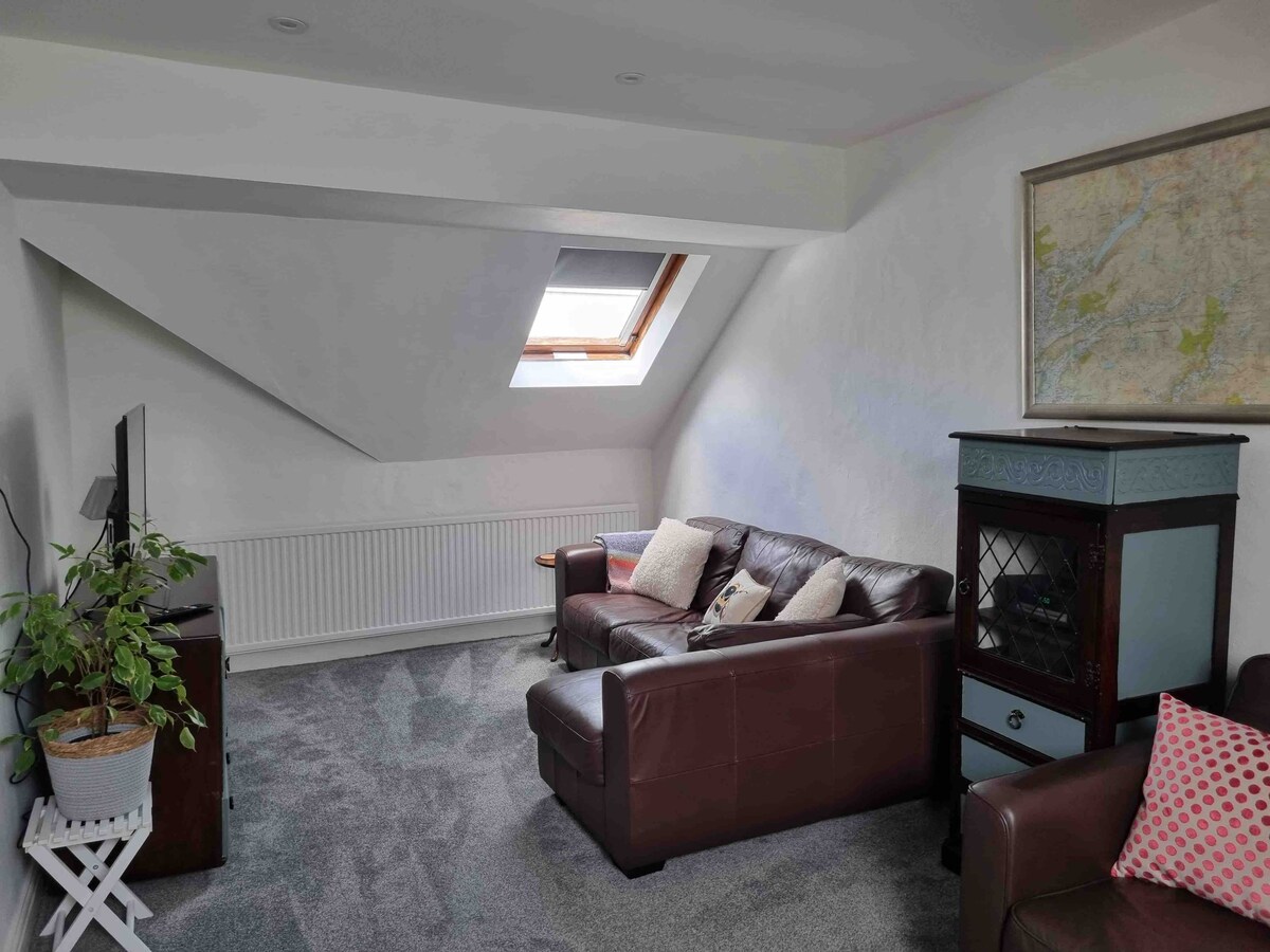 Top performing Airbnb: 1 D/Bedroom EntireTownhouse @ Explorers Yam Kendal in Kendal