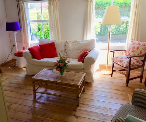Top performing Airbnb: Dishoek6BA Hortensia cottage beach & dunes Zeeland in Veere