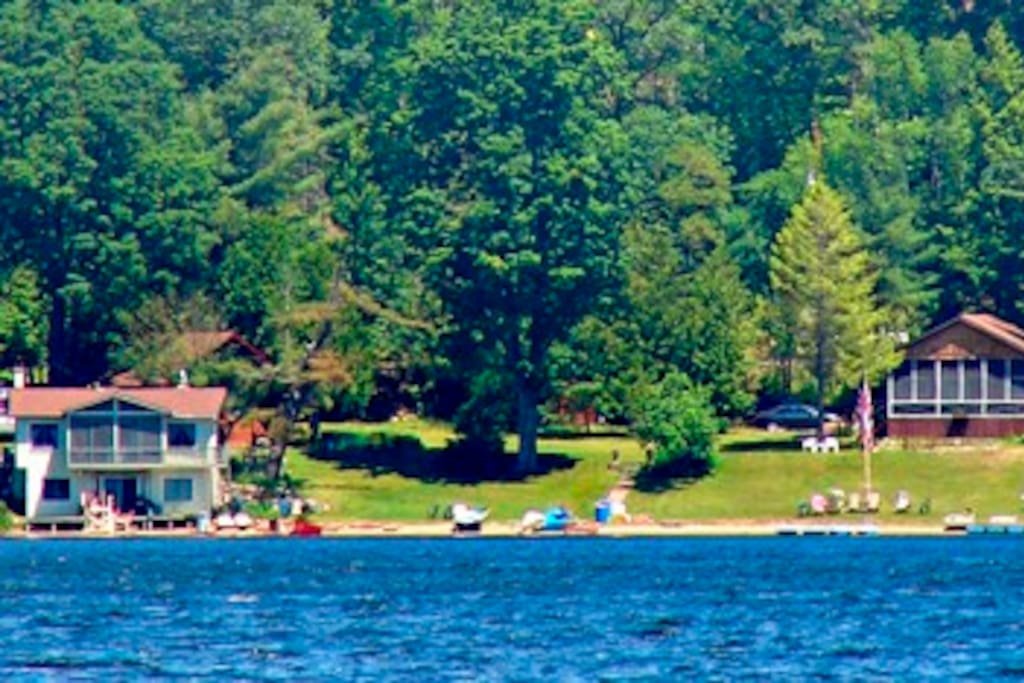 Welcome to Raymond's Cottages on Brant Lake in the Adirondack Mountains