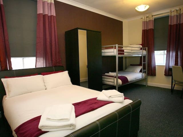 Twin room-Executive-Ensuite with Shower-Sea View