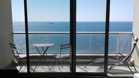 Top Airbnb: A balcony overlooking the sea, 3-star furnished tourist accommodation in Les Sables D'olonne