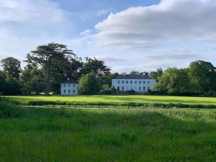 Cozy 2 bedroom cottage fabulous setting 24 people Cottages for Rent