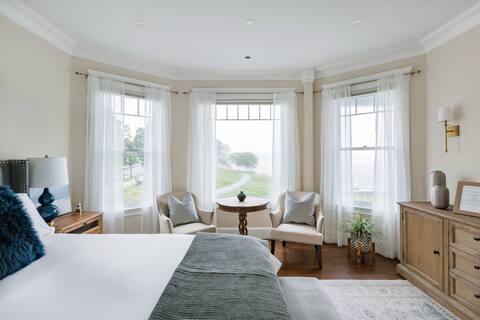 Luxury Oceanview Suite in Victorian on Independence Park