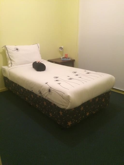 Single Bedroom w/White Bedding