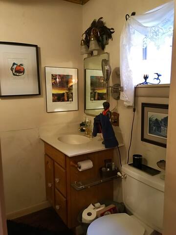 The Bend of Bourbon gallery image 5