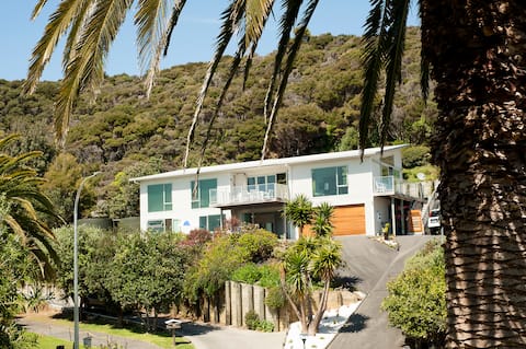 Popular Airbnb listing: Modern 2 bedroom downstairs unit with sea views in Northland