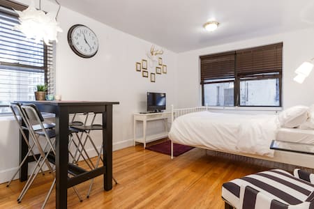 Amazing Apartment ( private bath & very quiet)