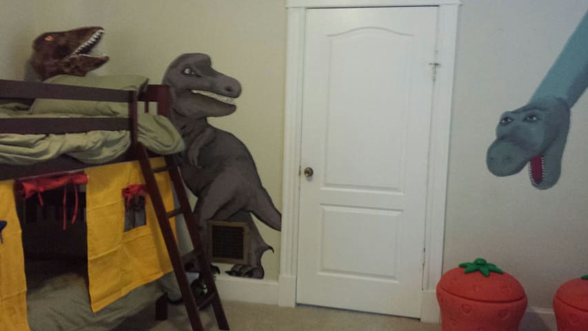 Fun Themed 3Bedroom Home