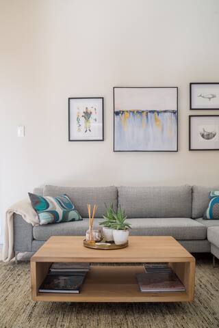 Stylish Victorian Derwent Rd Off Hip Kloof Street gallery image 5