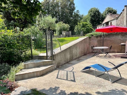 Rental between sea, mountains and rivers