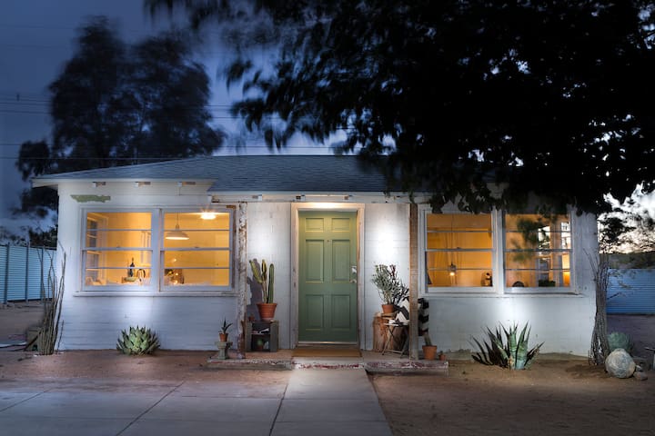 j  t    v  i  l  l  a  g  e  r