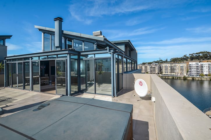 Penthouse – Tygervalley Waterfront gallery image 2