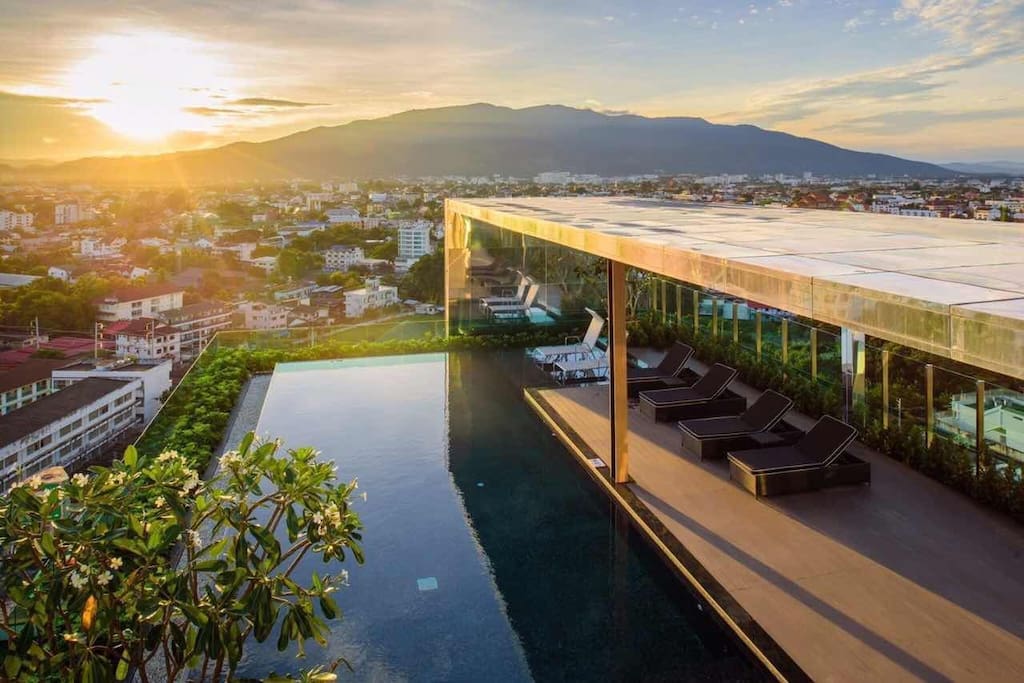 Free roof pool in 16th floor