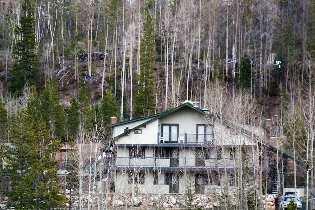 The lodge sits on side of a mountain!
