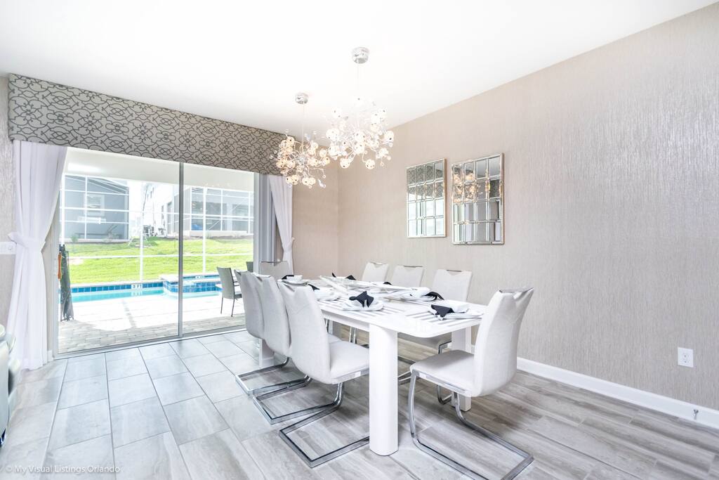 Amazing dinning room!