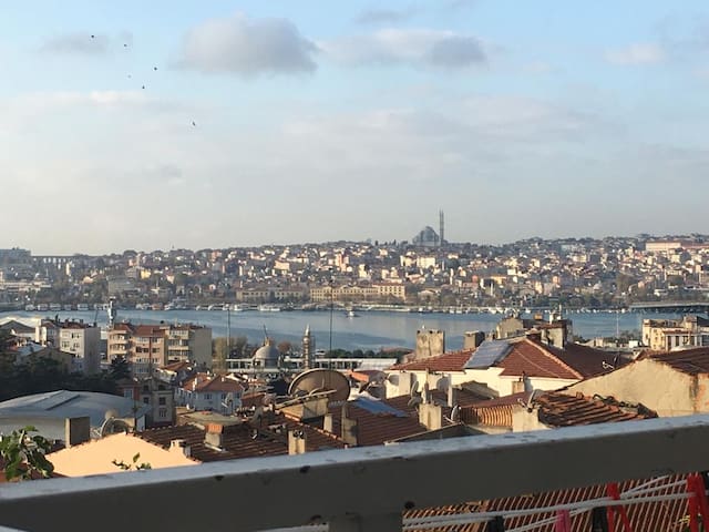 Cozy house with a amazing Golden Horn seaview.