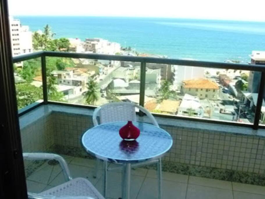Varanda com vista perfeita para o mar.
