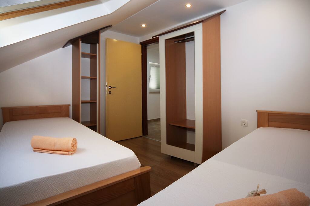 Sleepingroom - two single beds