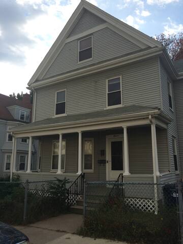 Renovated apartment just minutes from the T! gallery image 2