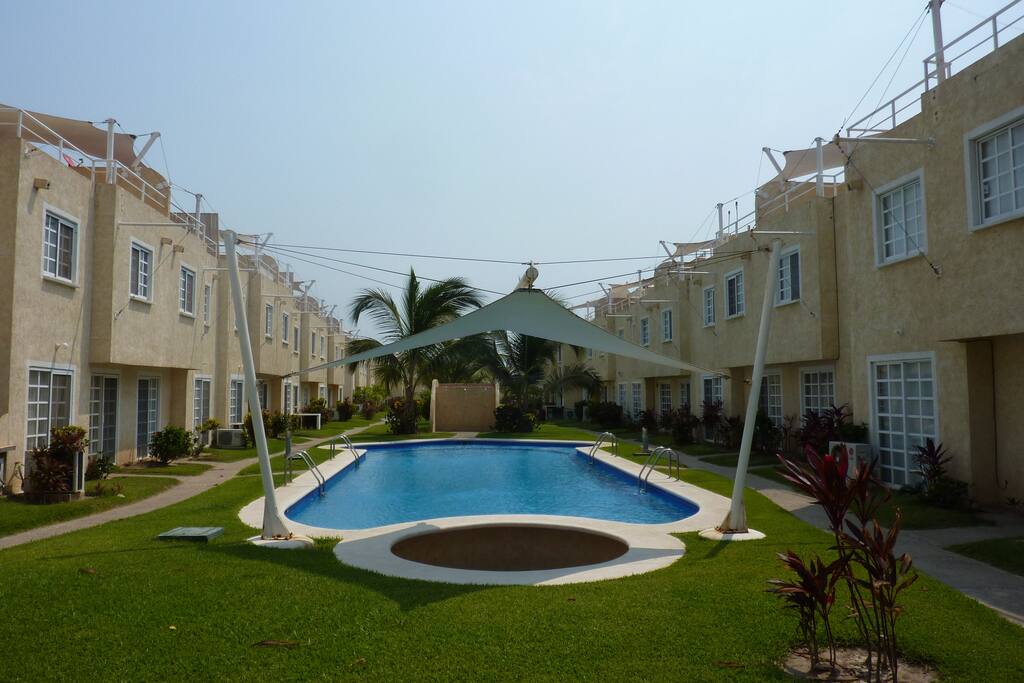 preciosa casita en condominio