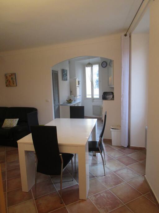 séjour spacieux, clair, soleil, vues mer et toitures - Ouvert sur cuisine