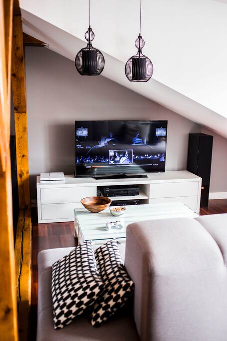 Hi-fi, LCD tv-set, PS4 - all you need on a rainy day ;-)
