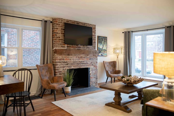 Entire Grandview Quad w/ Hot Tub gallery image 3