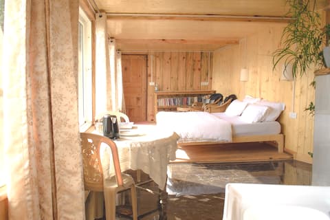 Fern Villas Cabin 1, Landour. (Near Bakehouse)