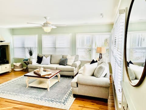 Successful Airbnb property: East End Cottage w/ Pool across street from Beach in Wilmington