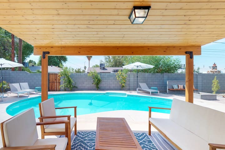 Dog-friendly, newly remodeled mid-century home w/pool, outdoor fire