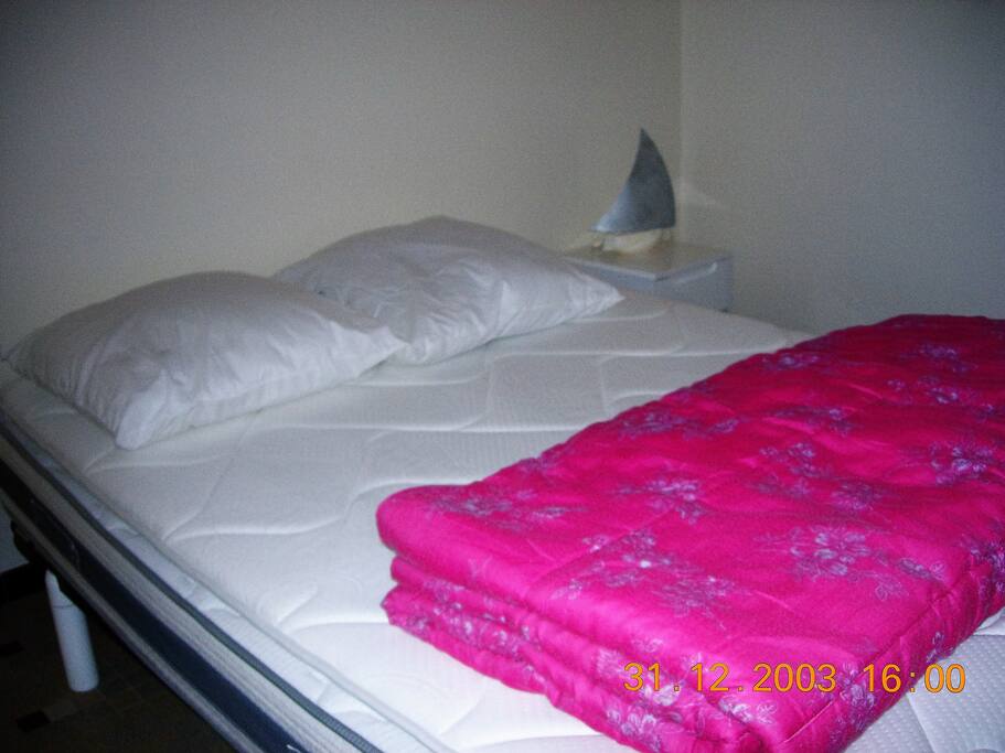 chambre lit 140