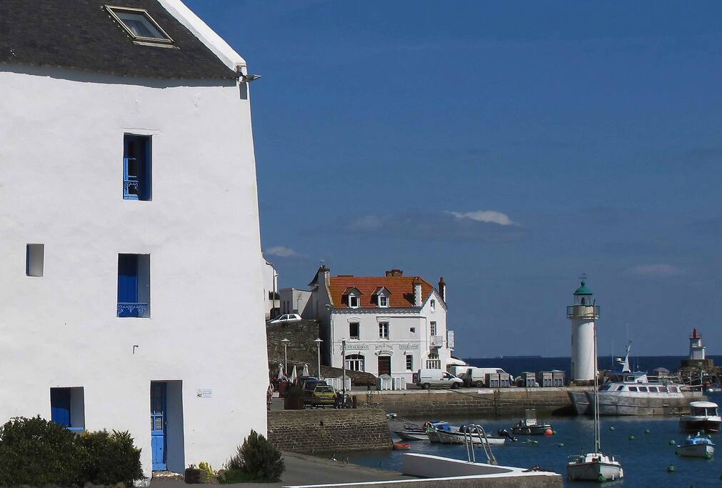 Vue de la maison sur le quai