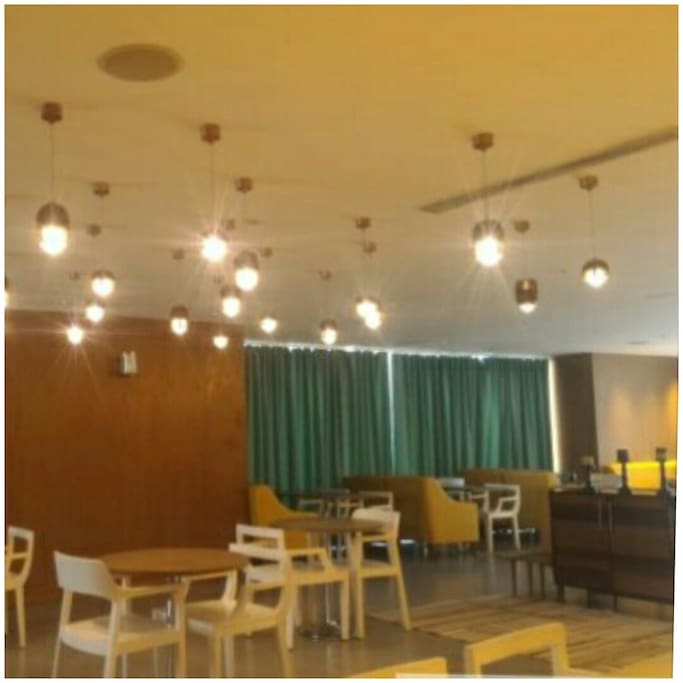 Main Dining Room, Amenities