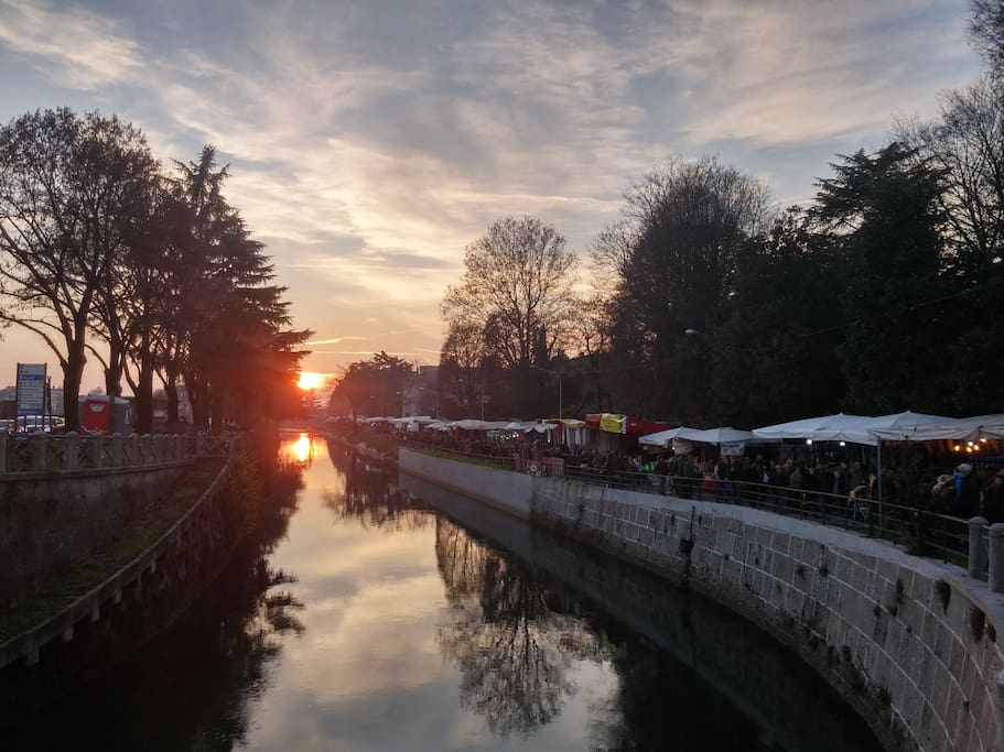 Gorgonzola nel suo periodo più bello: la Fiera di Santa Caterina. La mia via è in fondo a questa strada, sulla destra. A ca 250 metri dal punto dove è stata scattata la foto.