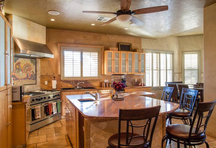 Luxury Desert Resort gallery image 4