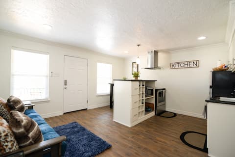 Successful Airbnb property: Downtown/Med Ctr/Galleria/ Walk to Parks in Washington Avenue Coalition / Memorial Park