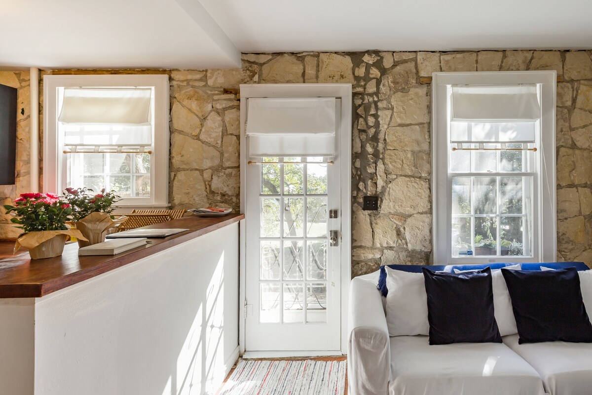 Peaceful, Historic Casita Near South Congress