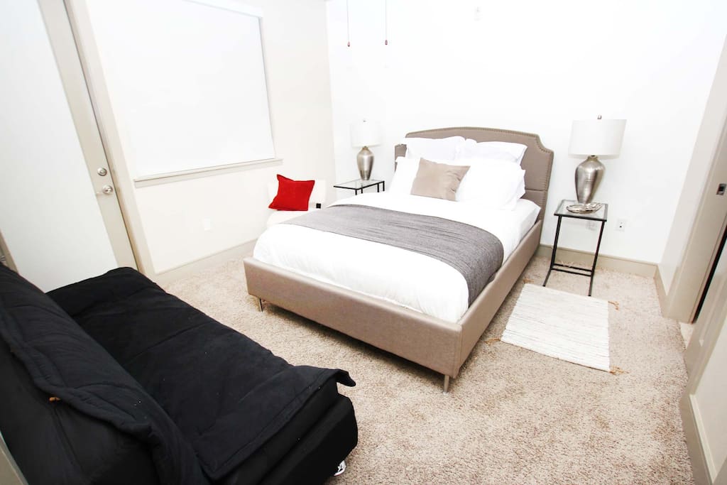 Cozy master bedroom in Boutique Condo near Disneyland and Convention Center