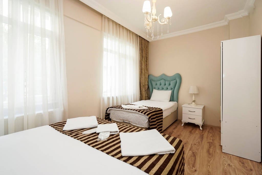Bedroom - 1 double bed + 1 single bed