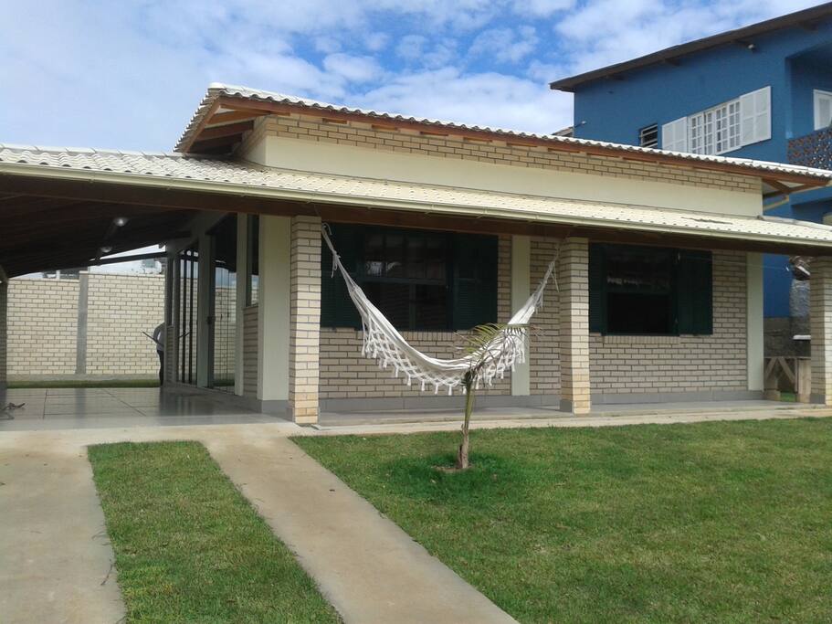 local coberto para estacionar dois carros