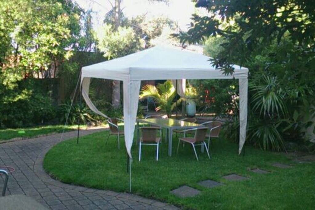 GAZEBO with barbq @ Great Ocean Road Retreat NO 17
