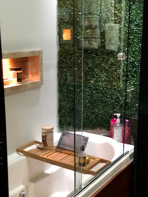 Hydrotherapy with bubble bath and sea salt-